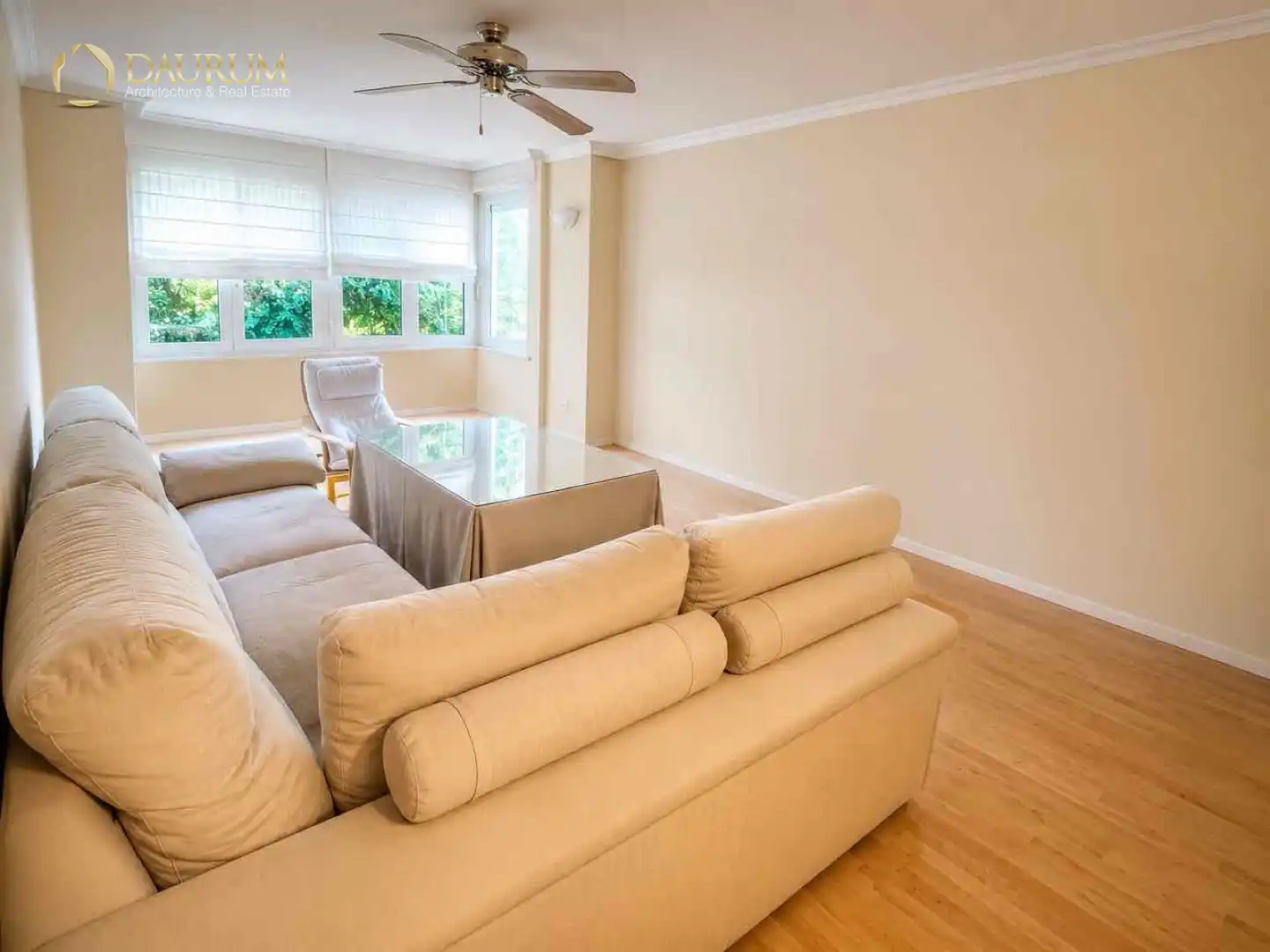 Sala de estar de Piso en venta en Sevilla con Aire acondicionado, Trastero y Piscina