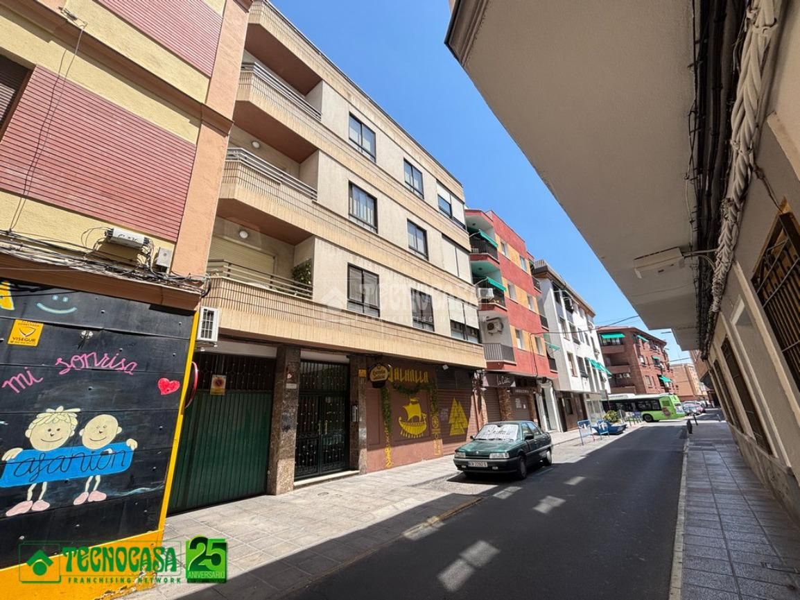 Vista exterior de Pis en venda en Ciudad Real Capital amb Aire condicionat i Moblat