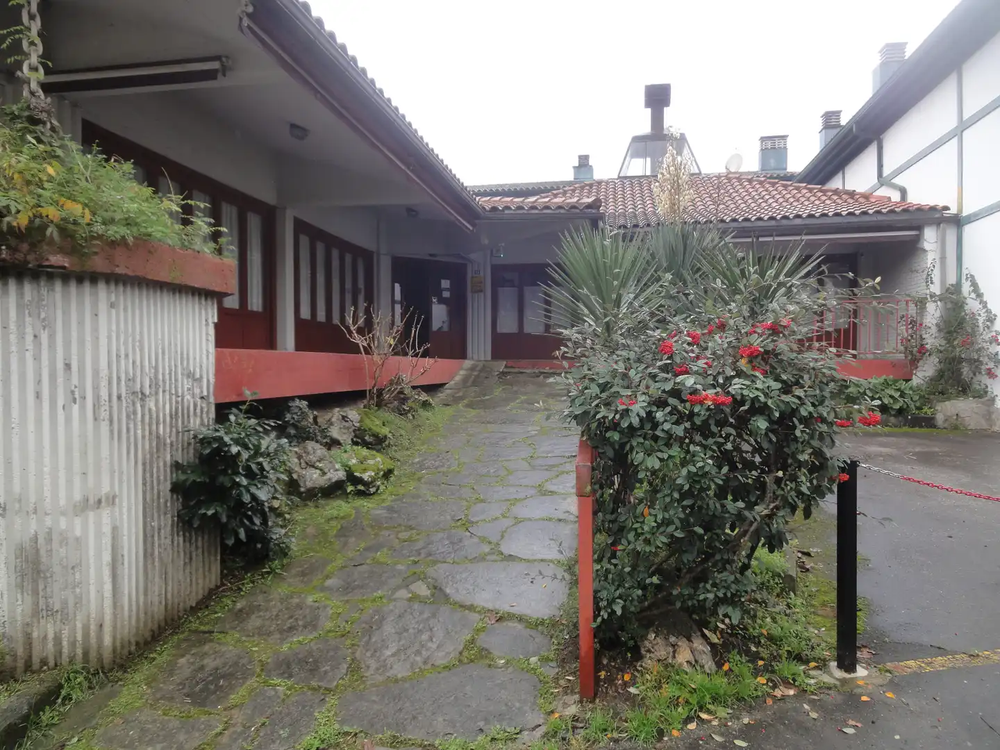 Vista exterior de Local en venda en Okondo amb Terrassa i Moblat