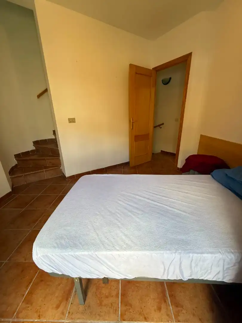 Dormitori de Casa adosada en venda en Cortes de Arenoso amb Calefacció, Moblat i Forn