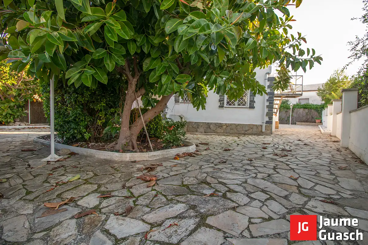 Vista exterior de Casa o xalet en venda en Torredembarra amb Aire condicionat, Calefacció i Jardí privat