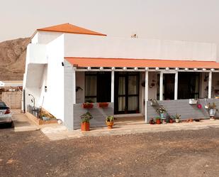 Vista exterior de Casa o xalet en venda en La Oliva amb Terrassa