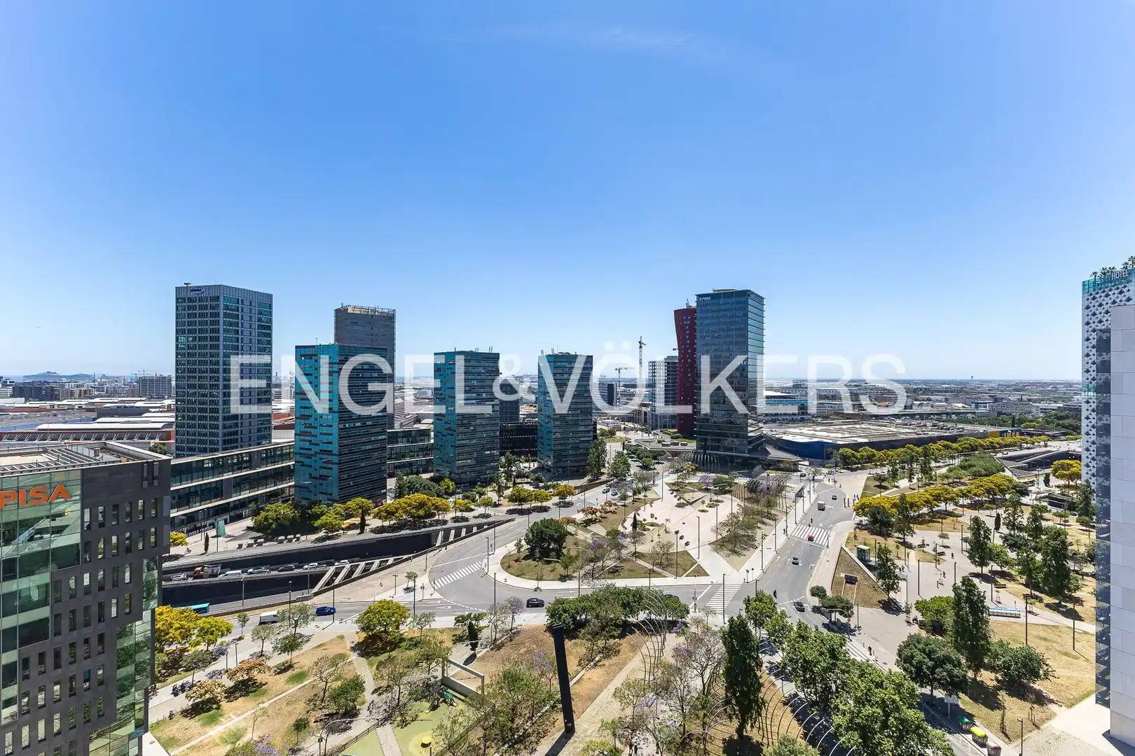 Exterior view of Flat for sale in L'Hospitalet de Llobregat  with Air Conditioner, Heating and Parquet flooring