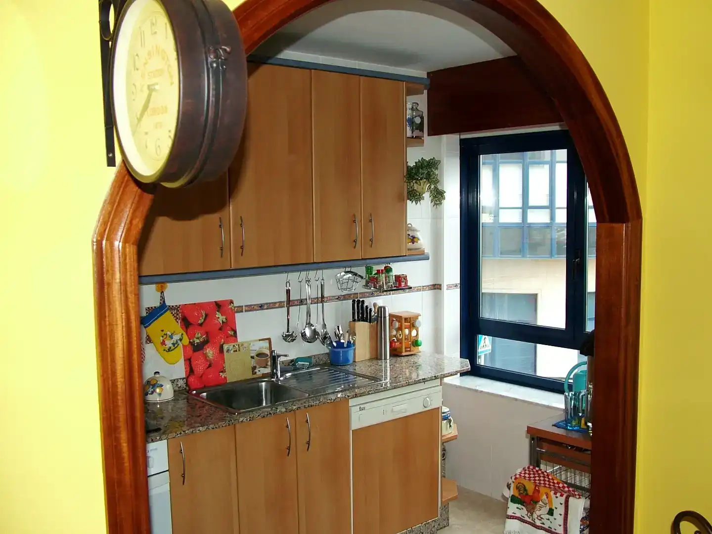 Kitchen of Flat for rent in Porto do Son  with Parquet flooring, Storage room and Furnished