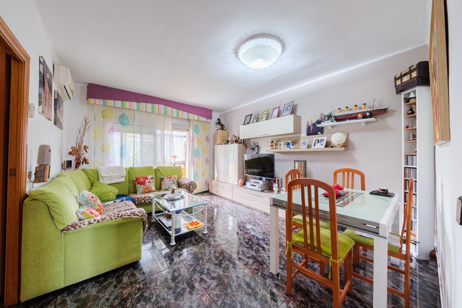 Living room of Flat for sale in Sant Andreu de la Barca  with Air Conditioner and Balcony