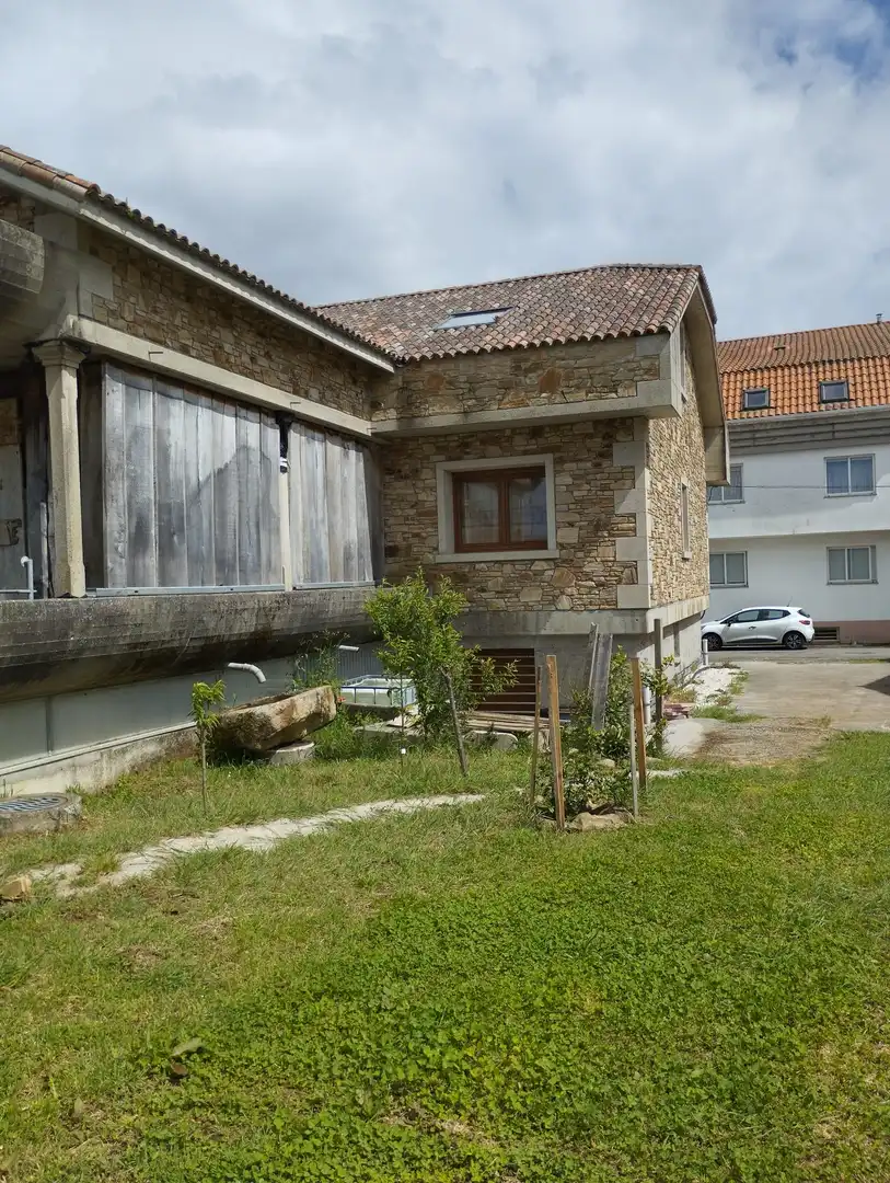 Vista exterior de Casa o xalet en venda en Coristanco amb Jardí privat, Terrassa i Balcó
