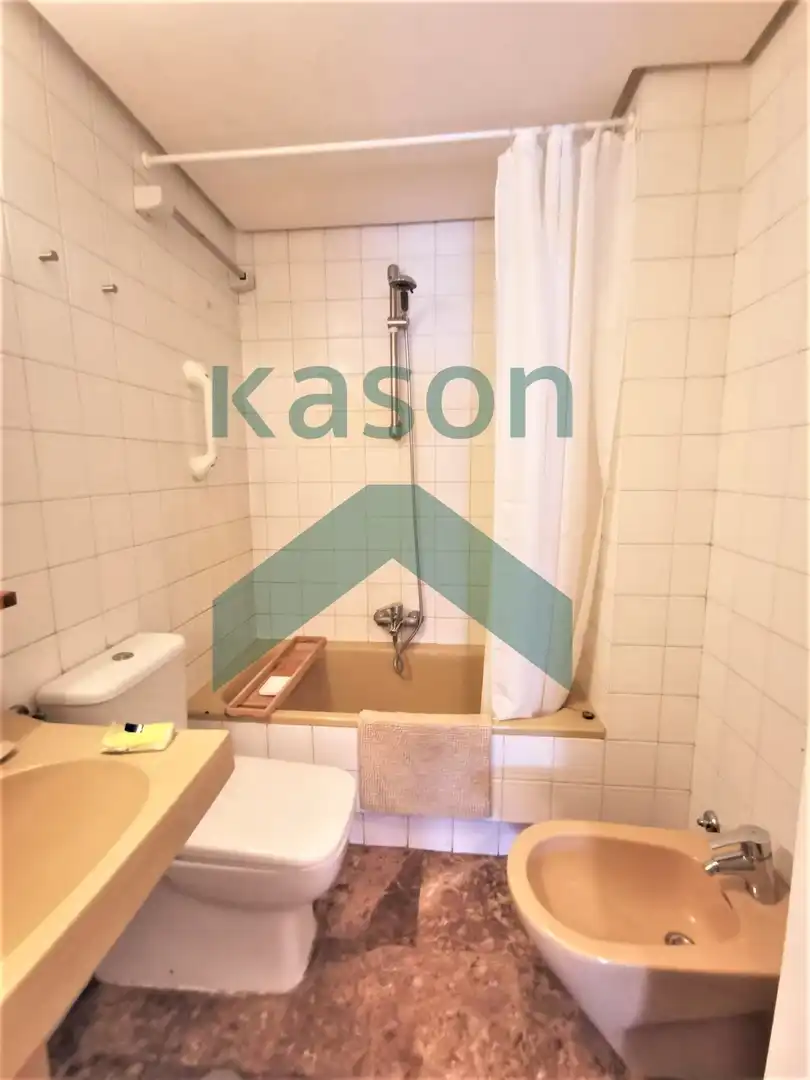 Bany de Apartament de lloguer en Chamartín