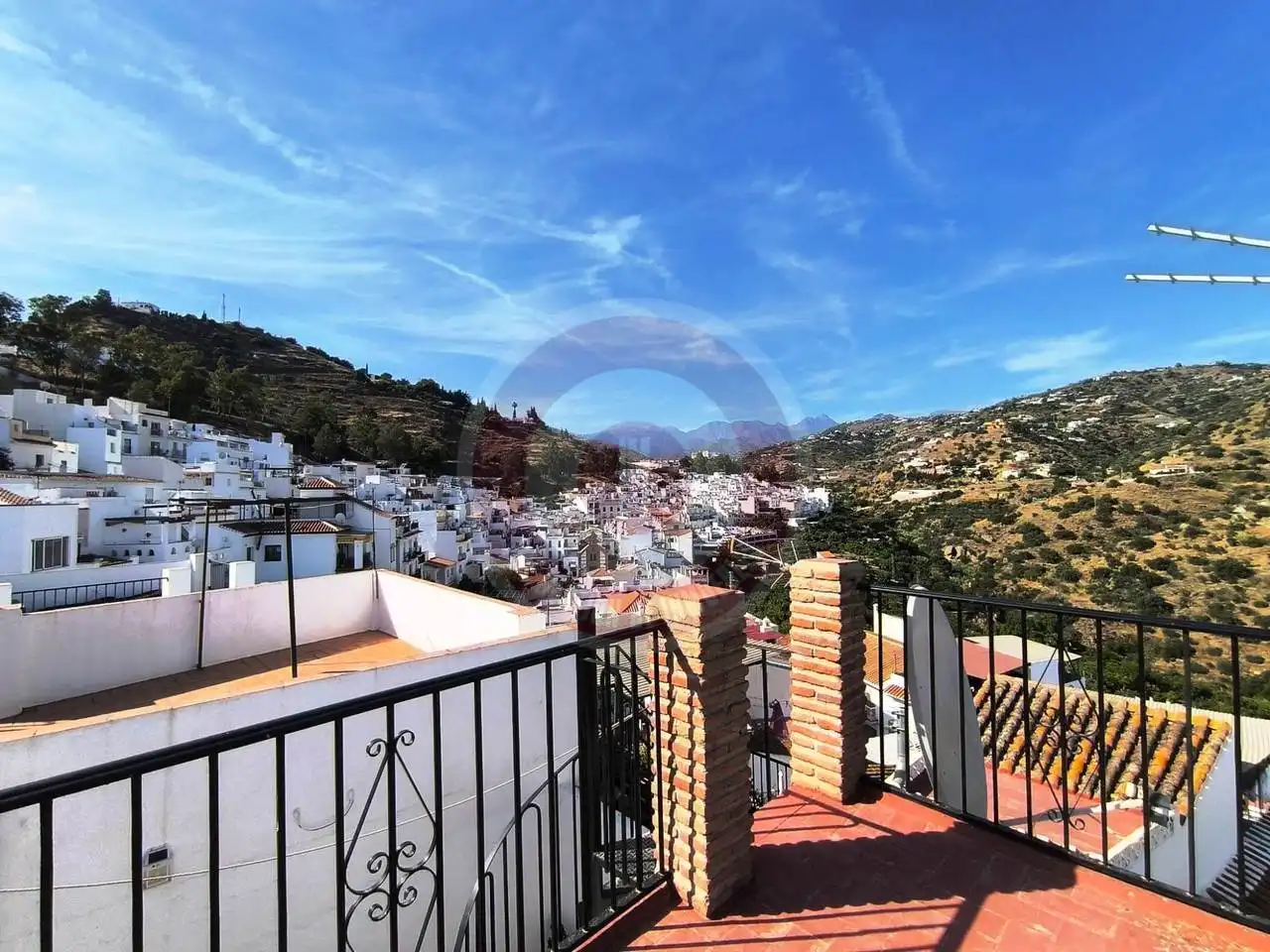 Vista exterior de Casa adosada en venta en Torrox con Terraza y Amueblado