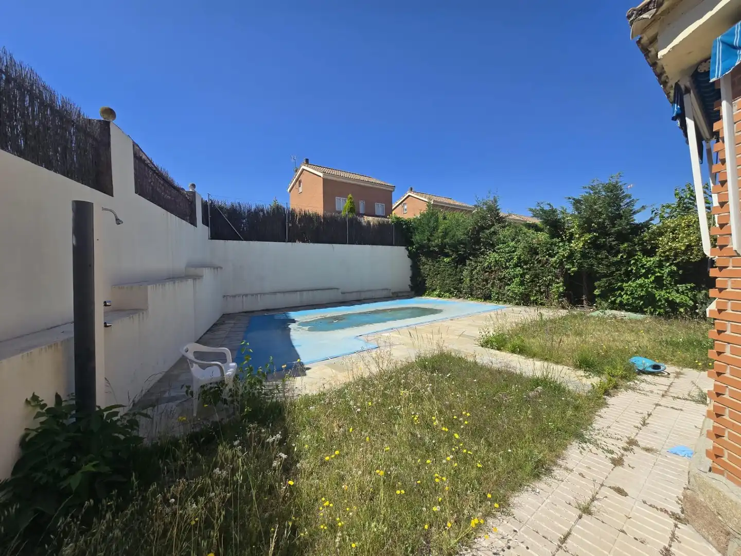 Swimming pool of Houses for sale in Moraleja de Enmedio