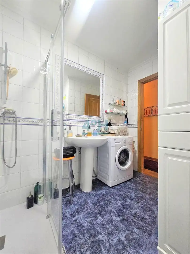 Bathroom of Buildings for sale in Ourense Capital 
