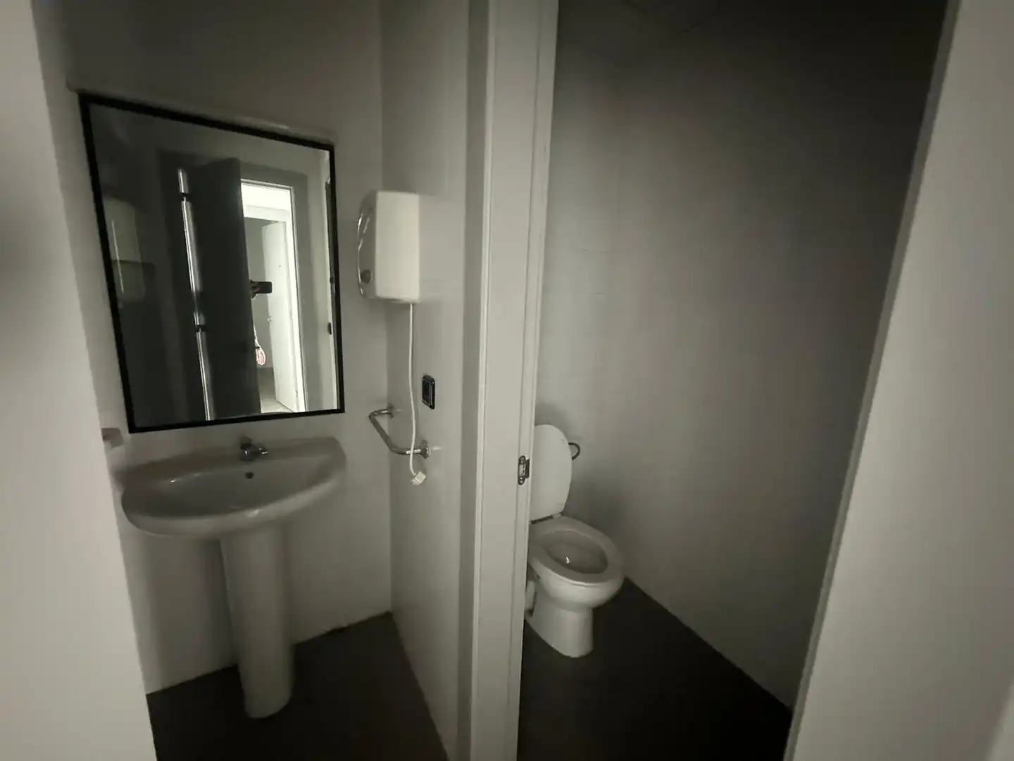 Baño de Local de alquiler en Estremera con Aire acondicionado y Calefacción