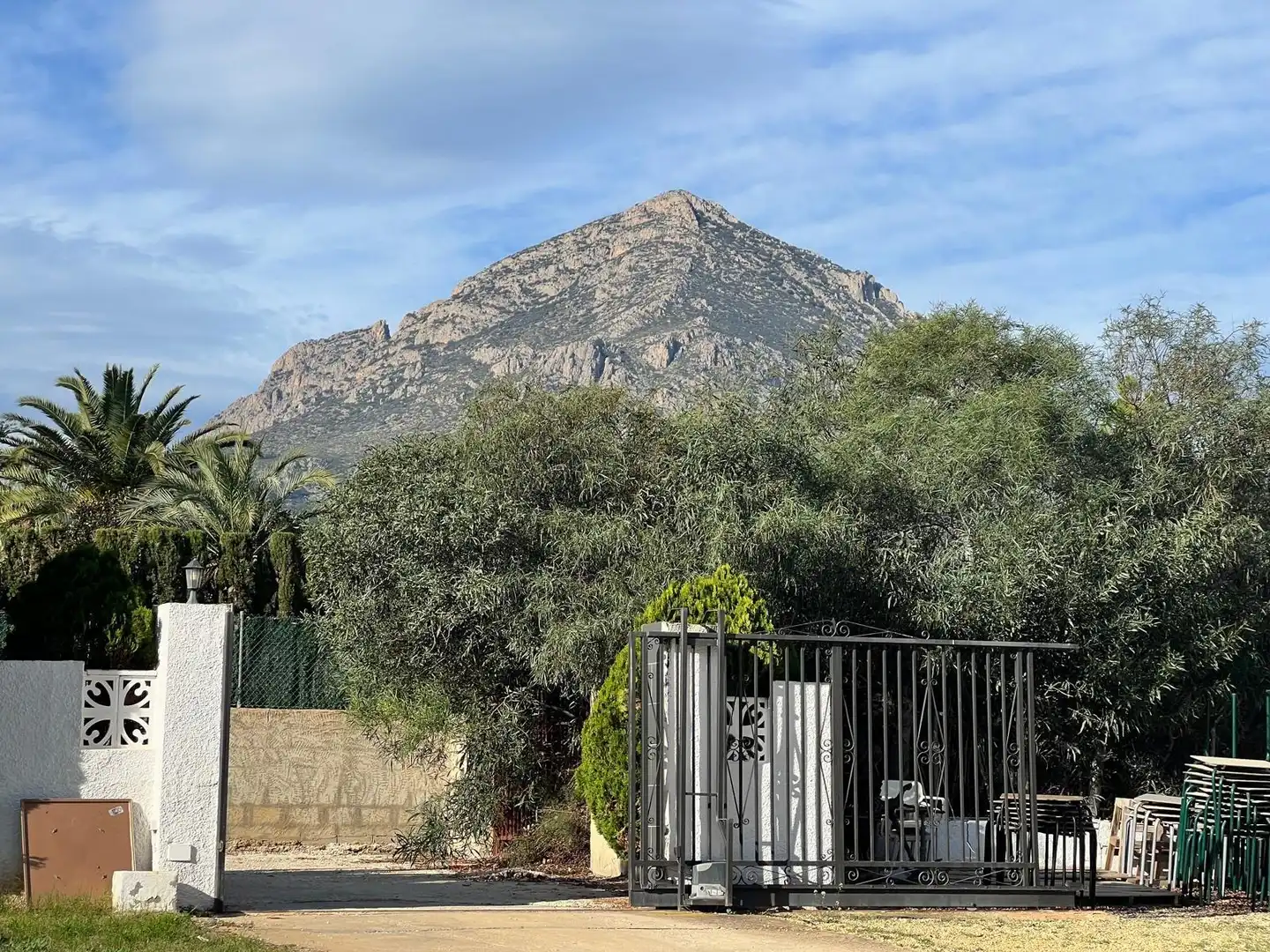 Vista exterior de Casa o xalet en venda en La Nucia amb Jardí privat, Terrassa i Piscina