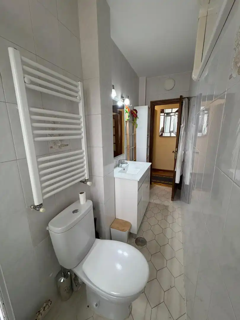 Baño de Piso de alquiler en Madrid con Aire acondicionado, Calefacción y Parquet
