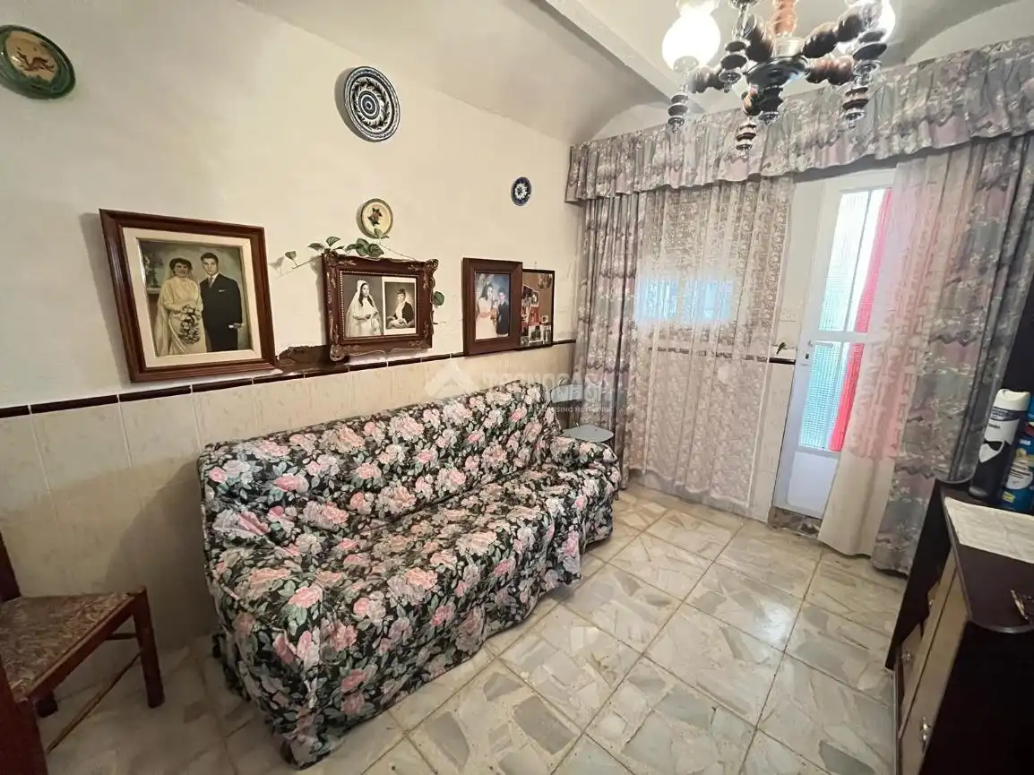 Sala d'estar de Casa adosada en venda en Navalcán