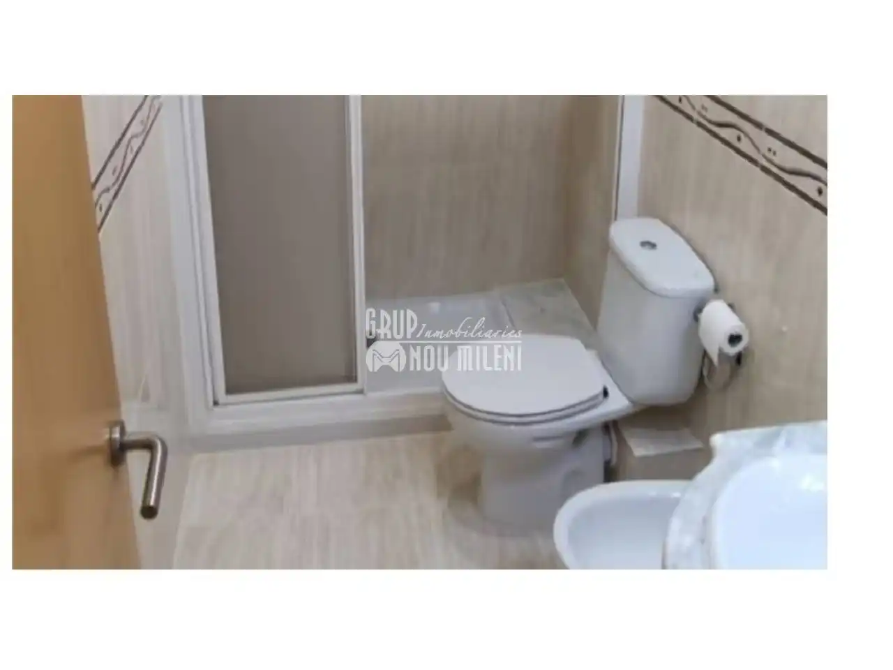 Baño de Piso de alquiler en Catarroja con Aire acondicionado, Parquet y Terraza