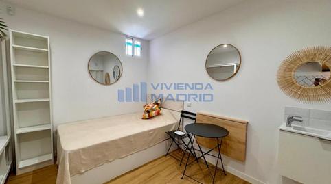 Foto 4 de Piso en venta en Moquetas, Valdeacederas, Madrid