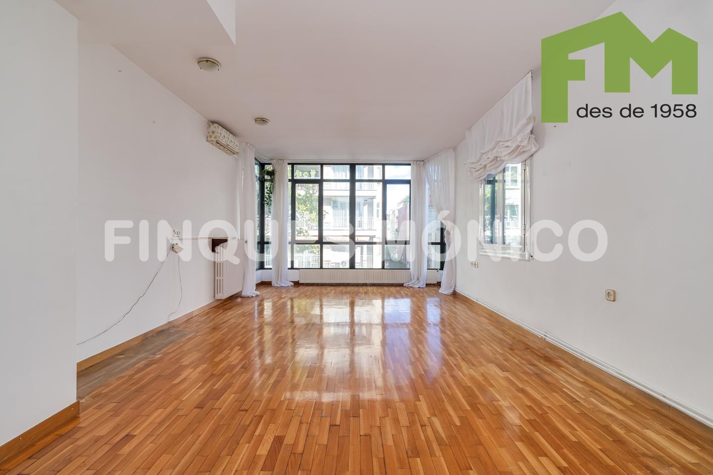 Sala d'estar de Pis en venda en  Barcelona Capital amb Aire condicionat, Calefacció i Balcó