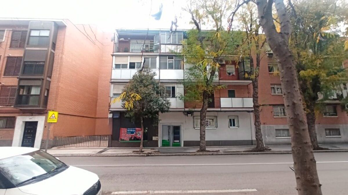 Exterior view of Premises for sale in  Madrid Capital