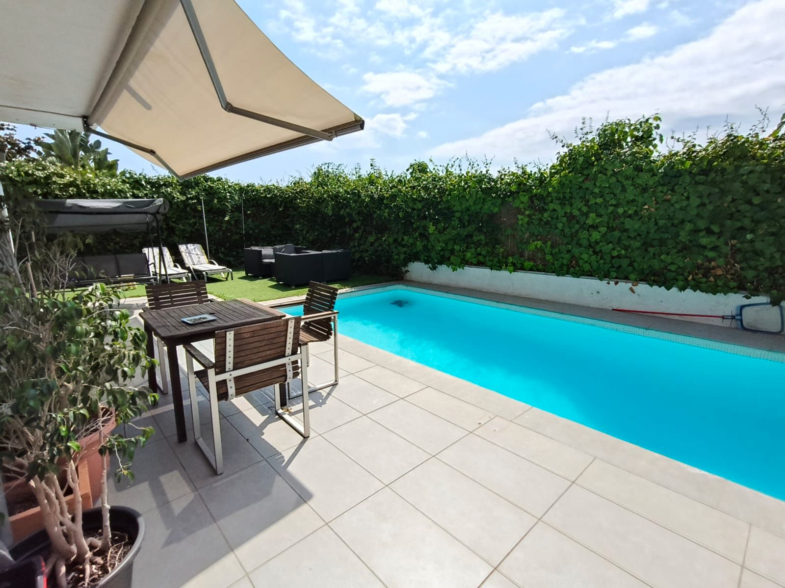 Piscina de Casa o chalet en venta en Pineda de Mar con Aire acondicionado, Calefacción y Jardín privado