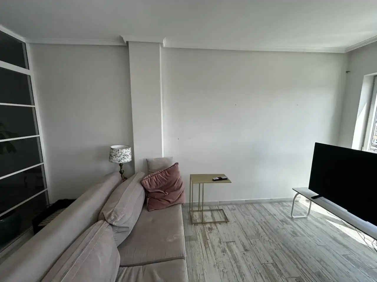 Sala d'estar de Pis en venda en Donostia - San Sebastián  amb Calefacció, Traster i Alarma