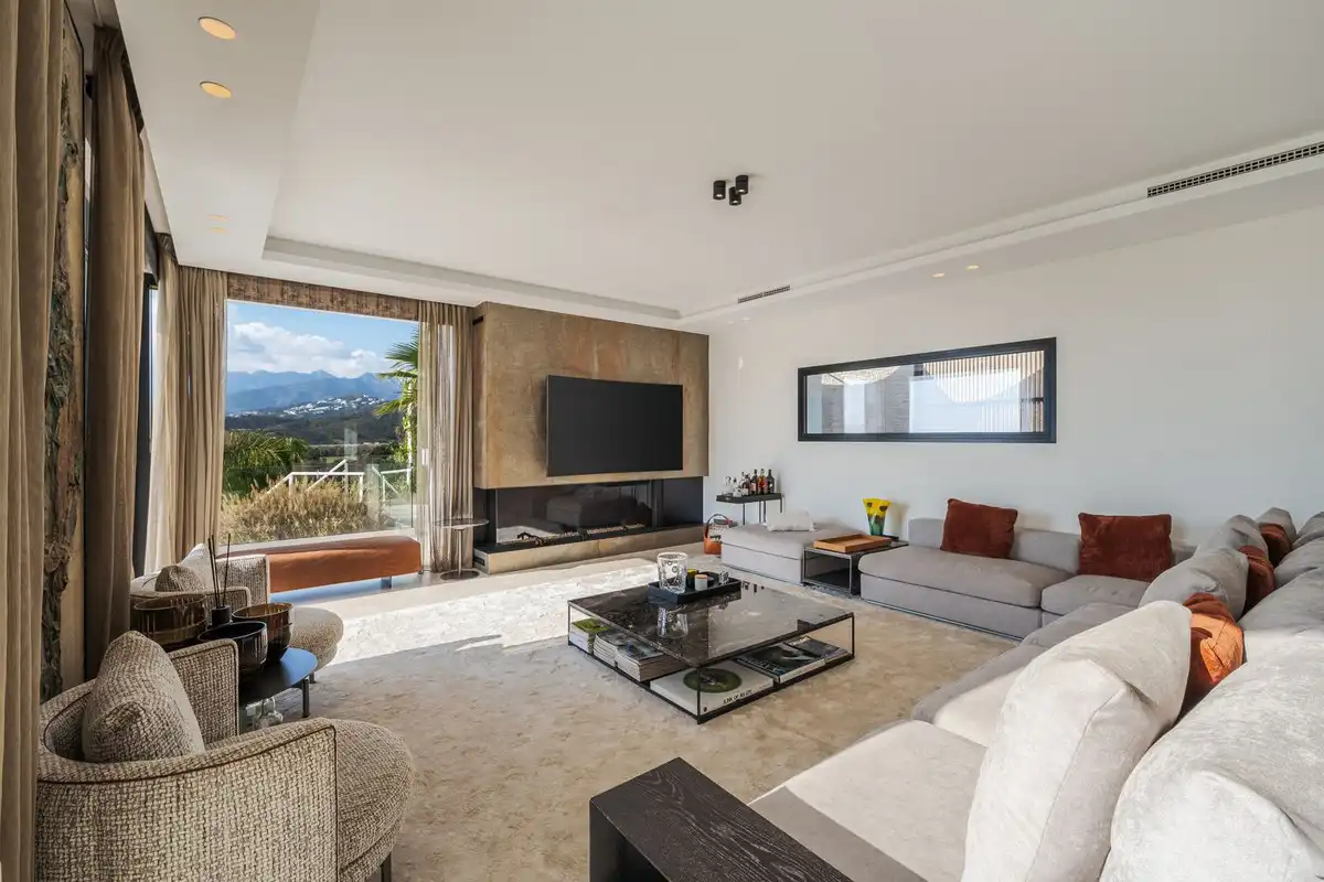Sala d'estar de Casa o xalet en venda en Marbella amb Aire condicionat, Jardí privat i Terrassa