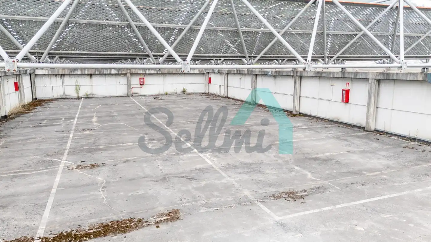 Parking de Nave industrial en venta en Oviedo 