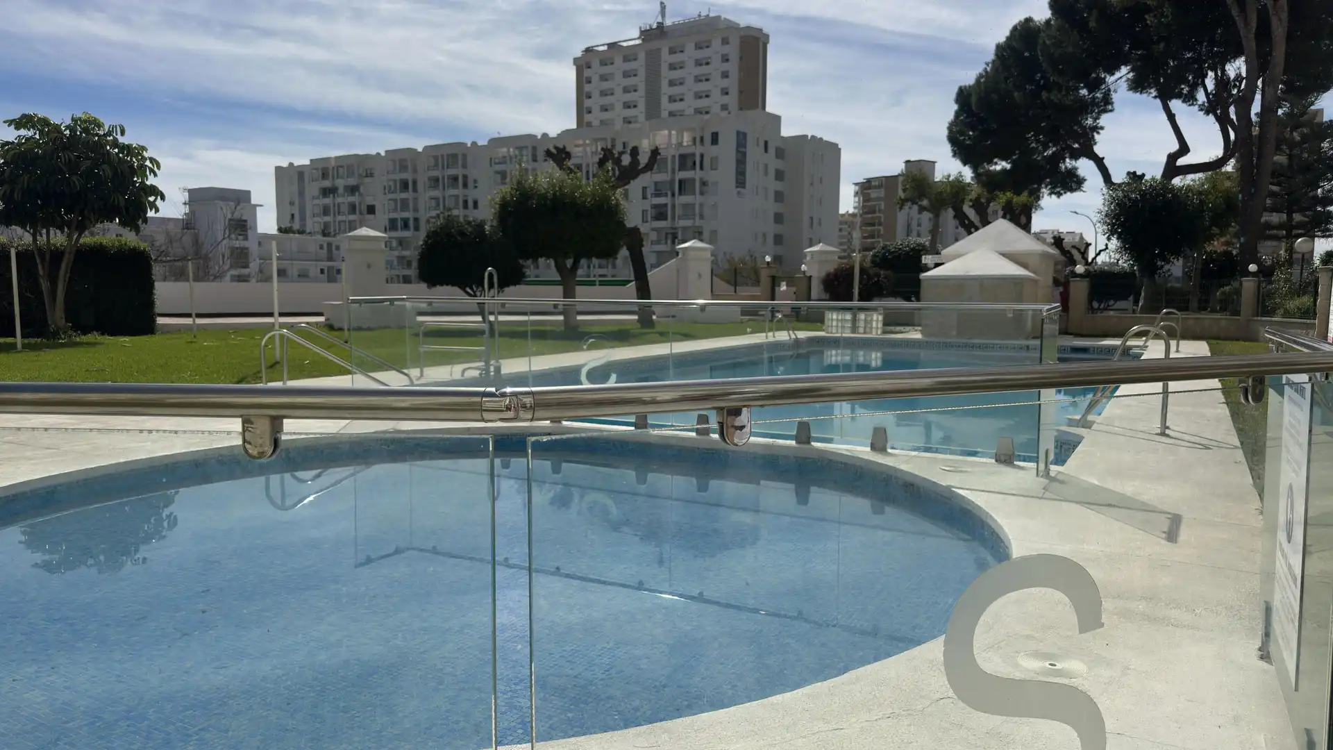 Piscina de Apartament de lloguer en Fuengirola amb Jardí privat i Piscina comunitària