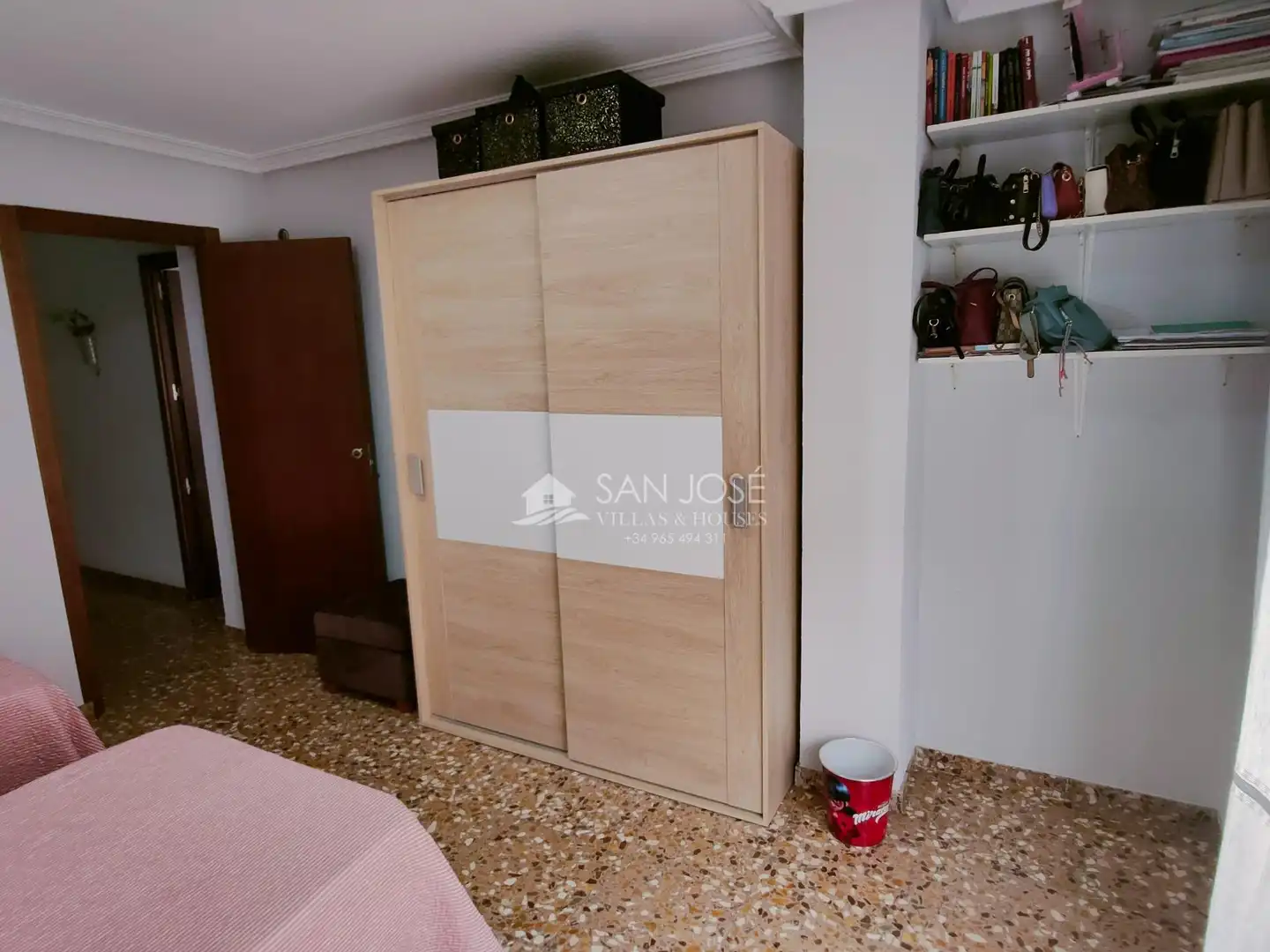 Dormitori de Pis en venda en Aspe amb Terrassa, Traster i Moblat