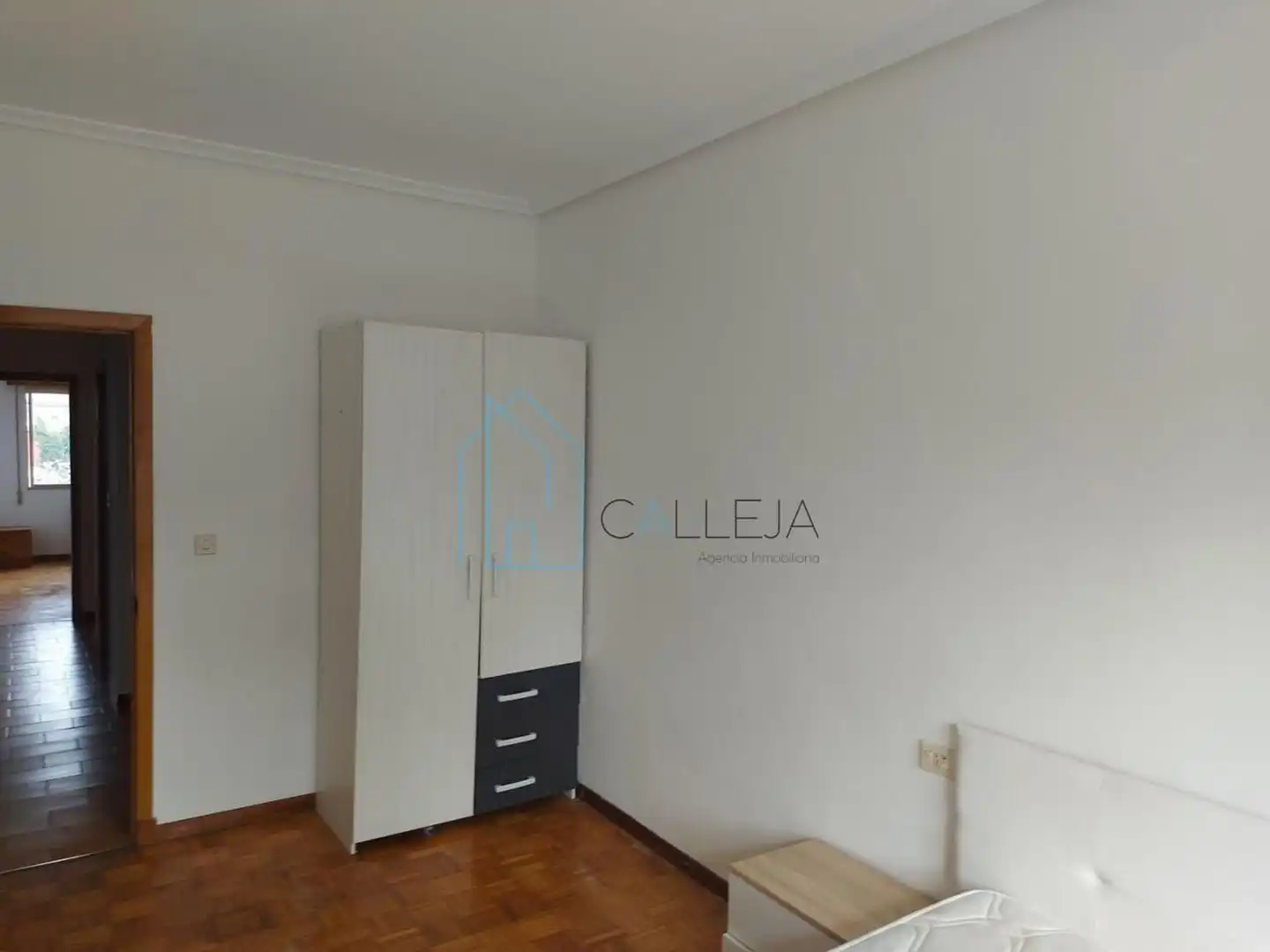 Habitación de Piso en venta en Ourense Capital  con Calefacción y Trastero