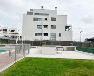 Vista exterior de Apartament de lloguer en  Madrid Capital amb Aire condicionat, Calefacció i Piscina