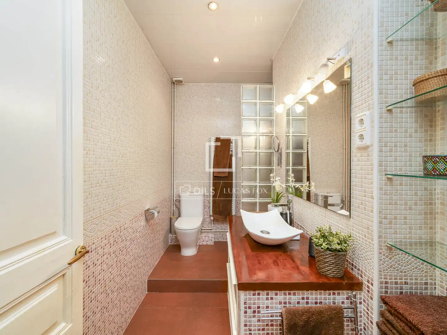 Badezimmer von Wohnung zum Verkauf in Barcelona mit Heizung und Balkon
