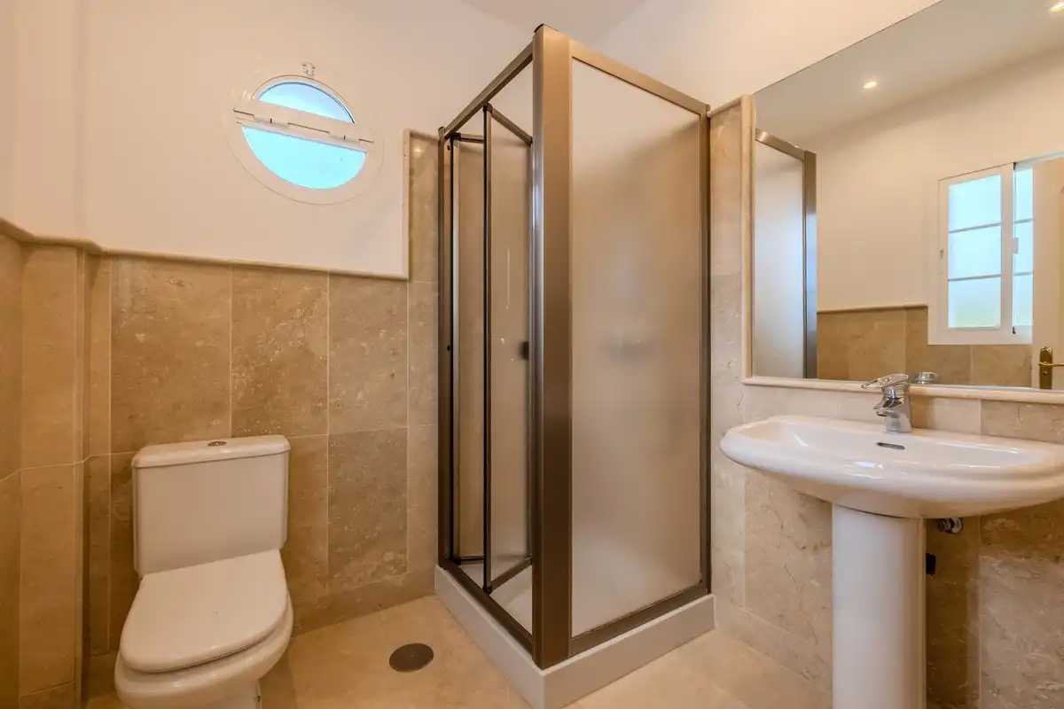 Bany de Casa o xalet en venda en Sotogrande amb Aire condicionat, Jardí privat i Terrassa