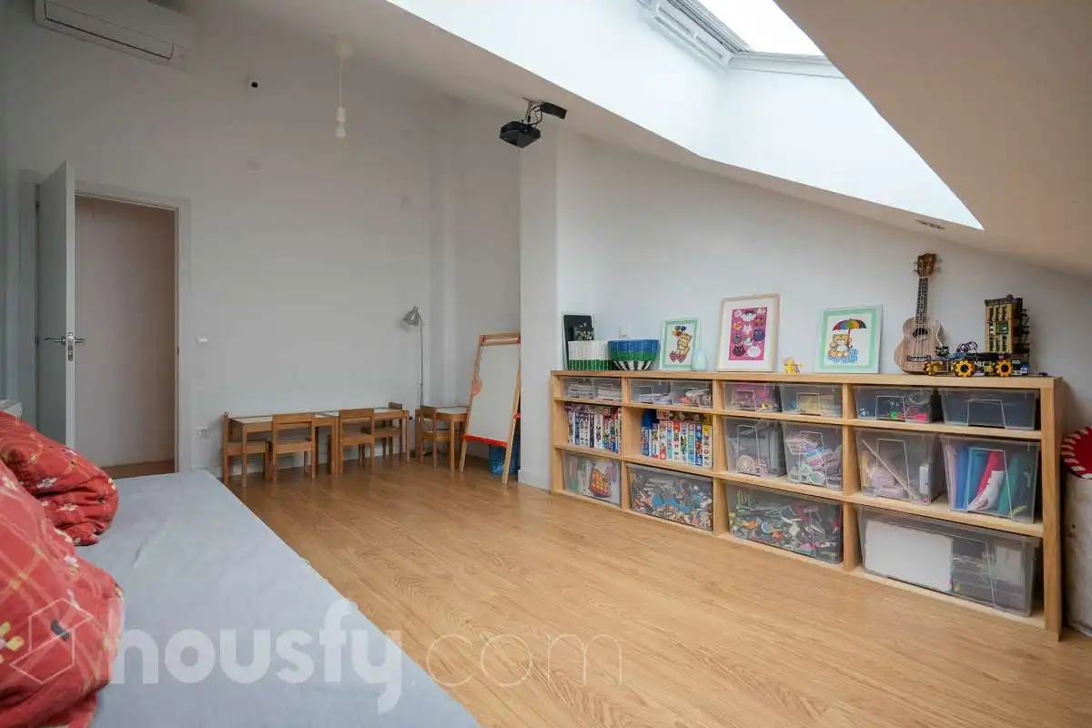 Einfamilien-Reihenhaus zum Verkauf in San Sebastián de los Reyes mit Klimaanlage, Heizung und Terrasse