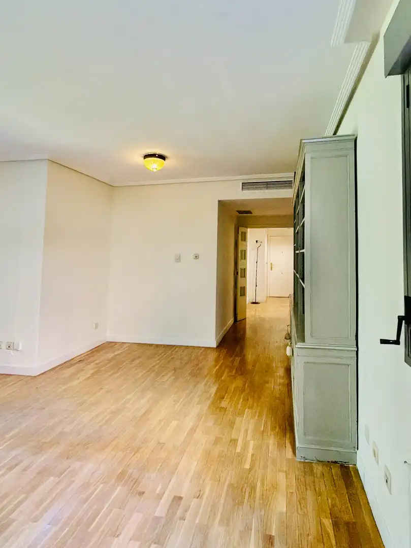 Ground floor for sale in La Moraleja  with Air Conditioner, Heating and Private garden