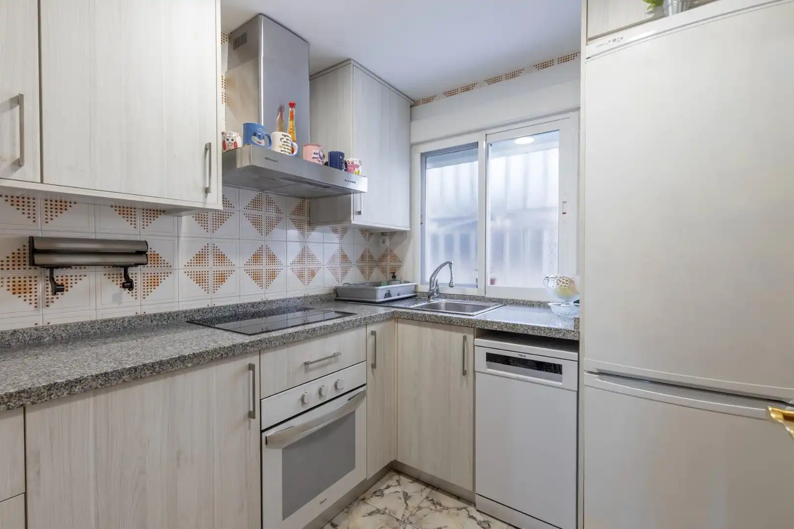 Casa con terraza en venta en Calle Sayena 25, imagen 9