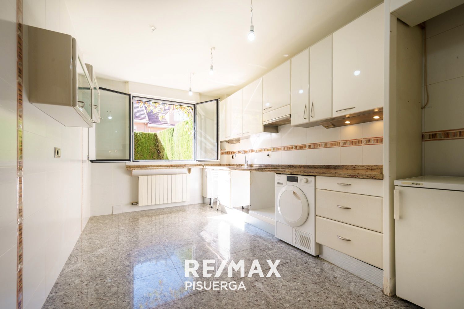 Kitchen of House or chalet for sale in Valladolid Capital  with Heating, Private garden and Terrace