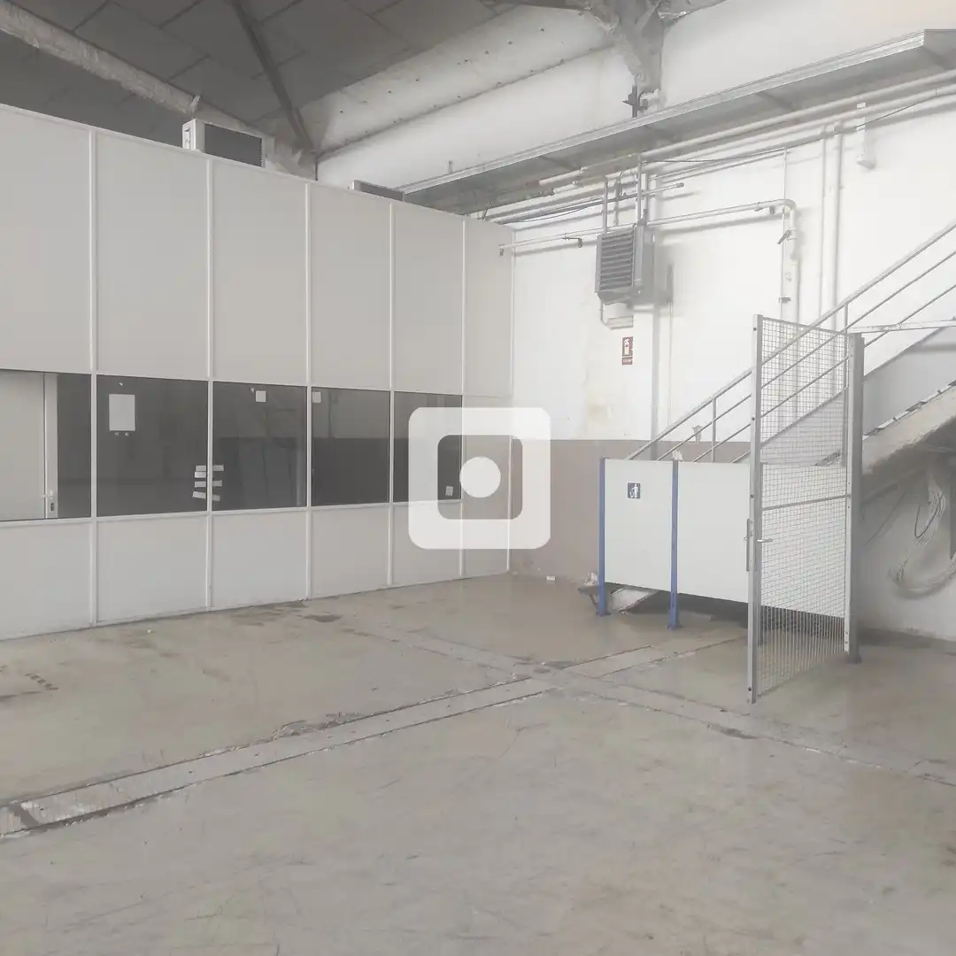 Industrial buildings for rent in de les Cosidores, Egara