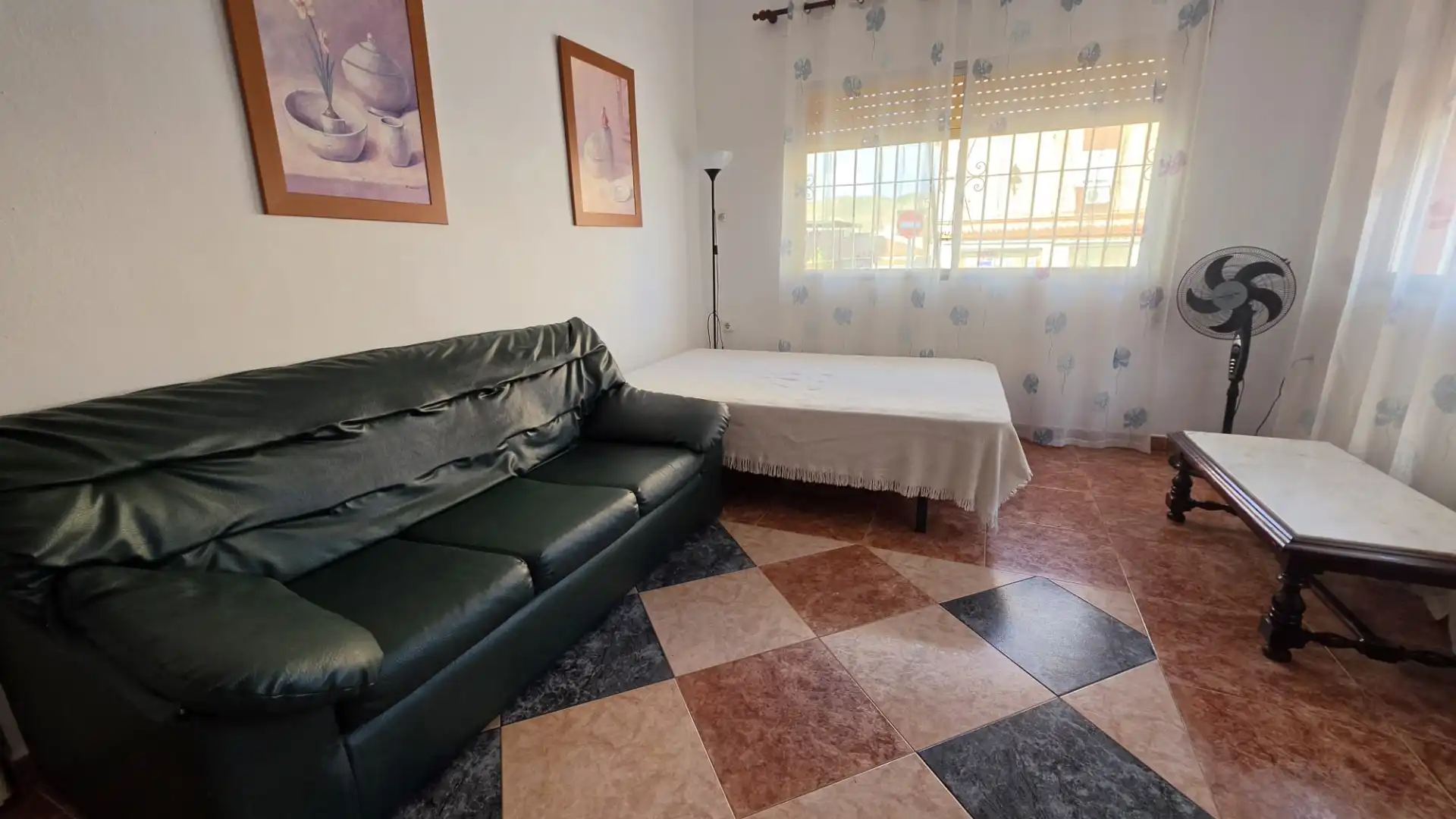 Habitación de Estudio de alquiler en Málaga con Amueblado y Lavadora
