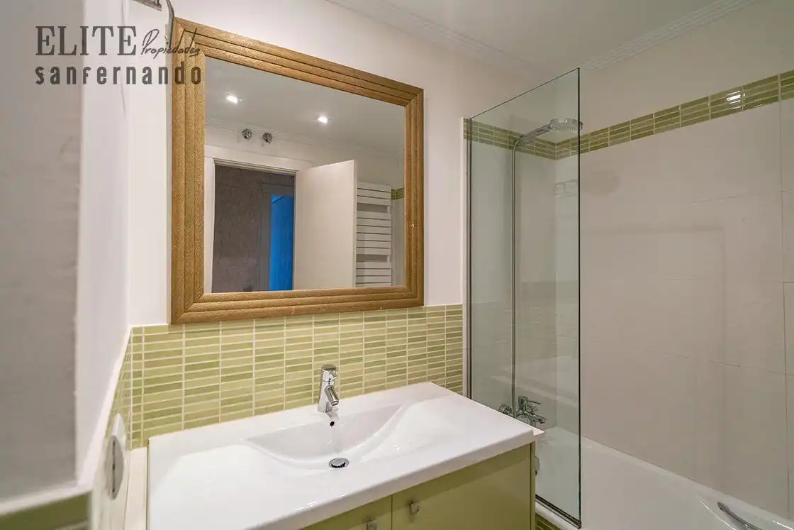 Baño de Piso en venta en Santander con Calefacción, Jardín privado y Parquet