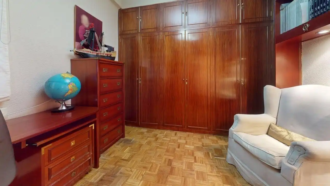 Bedroom of Flat for sale in Madrid  with Air Conditioner and Heating