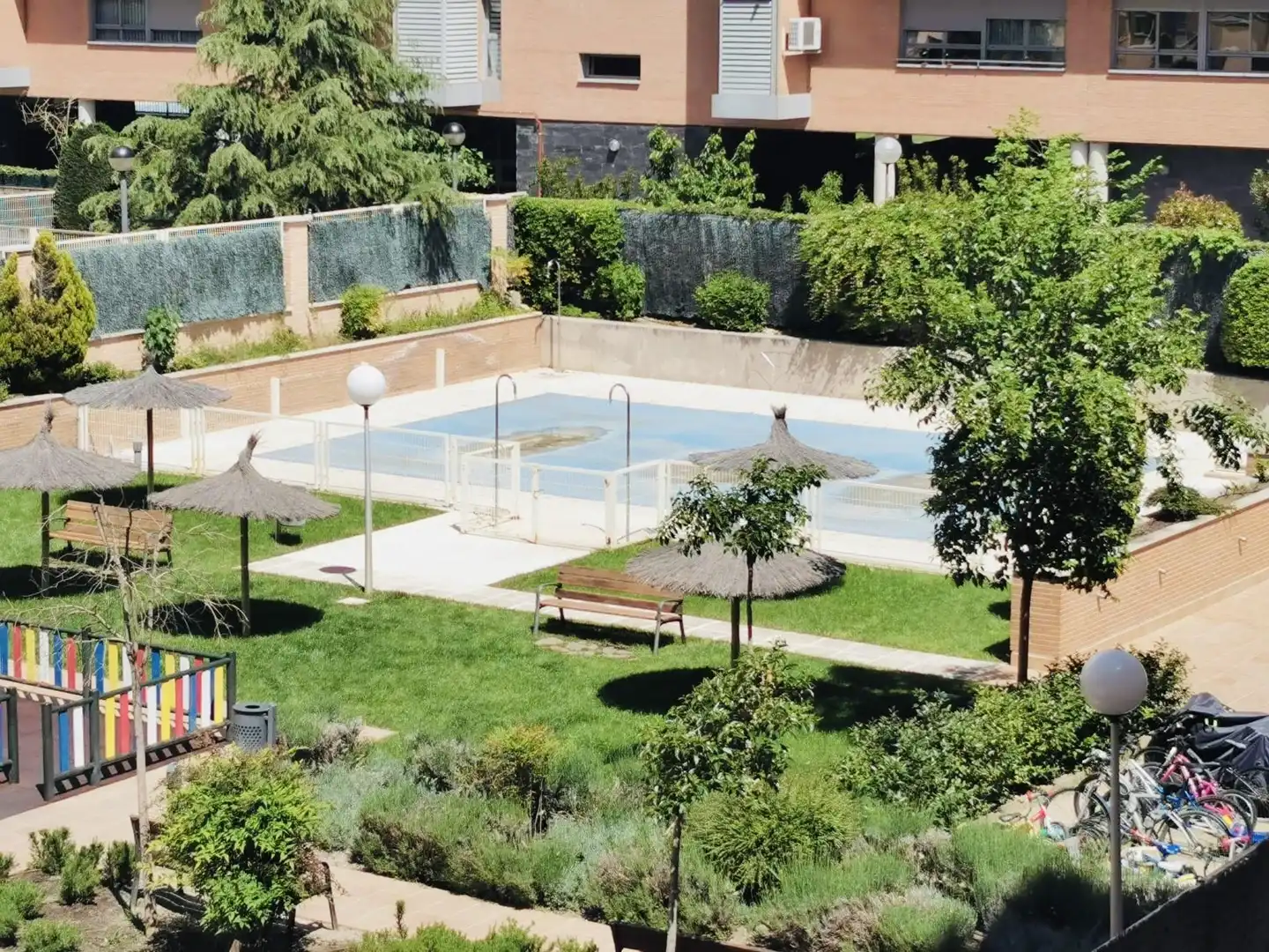Swimming pool of Flat for sale in  Madrid Capital  with Air Conditioner, Heating and Terrace