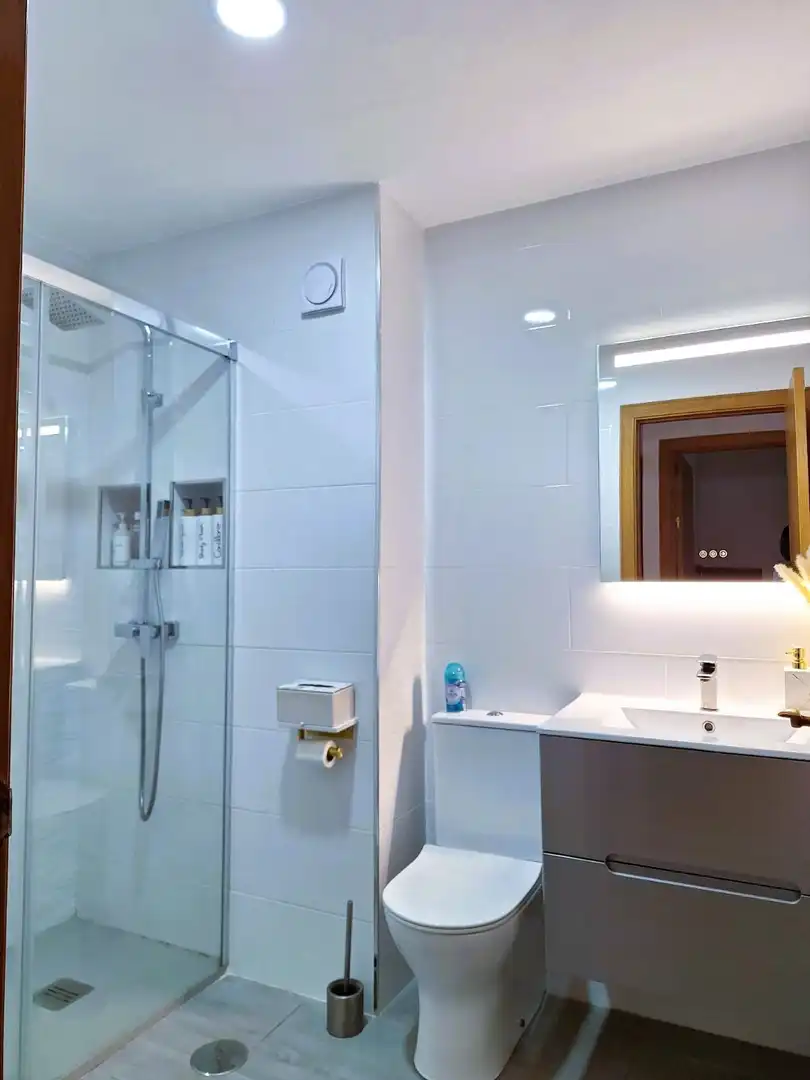 Baño de Piso en venta en La Línea de la Concepción con Aire acondicionado, Calefacción y Terraza