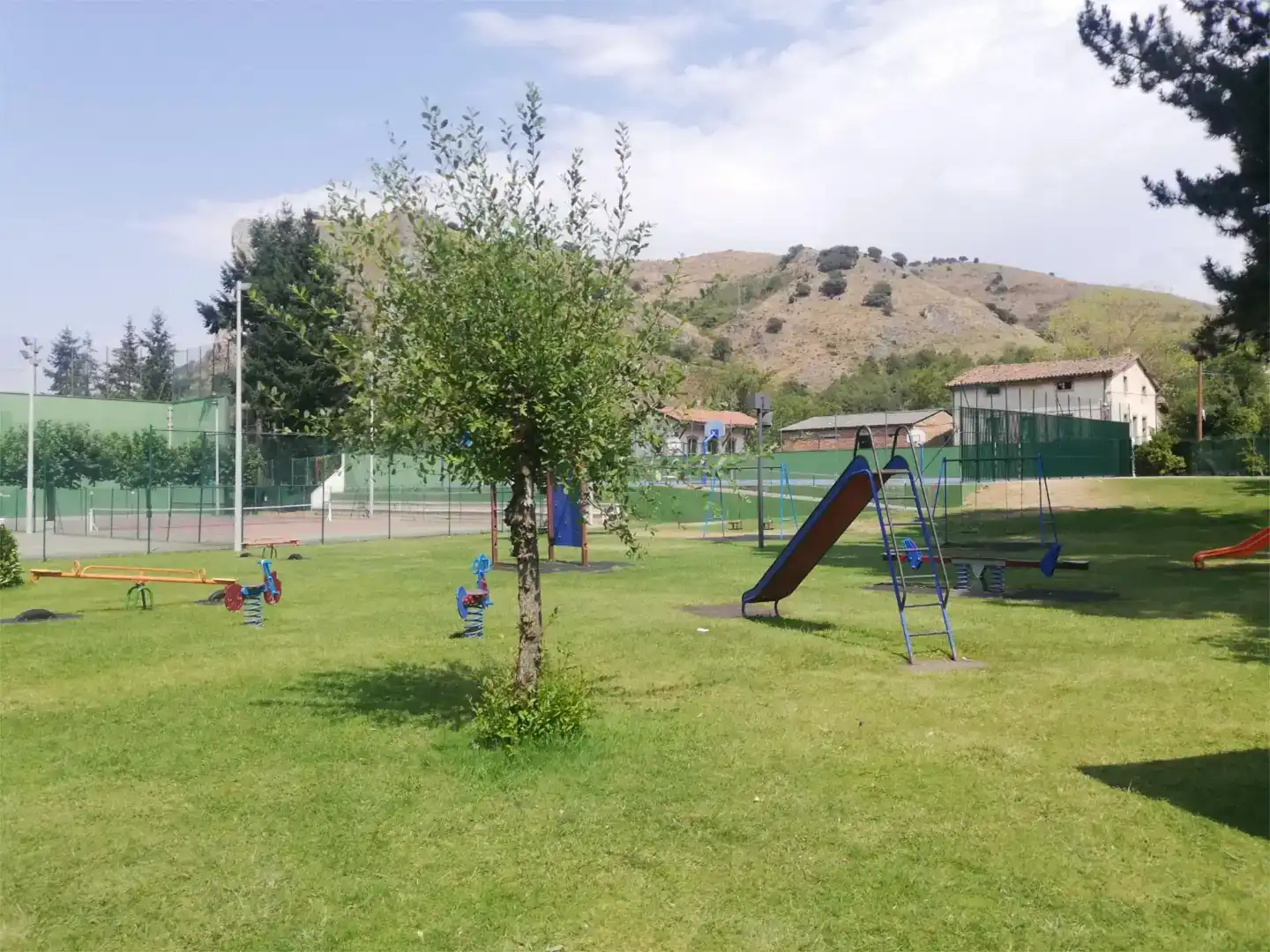 Aparcament de Pis en venda en Ezcaray amb Jardí privat, Piscina i Balcó