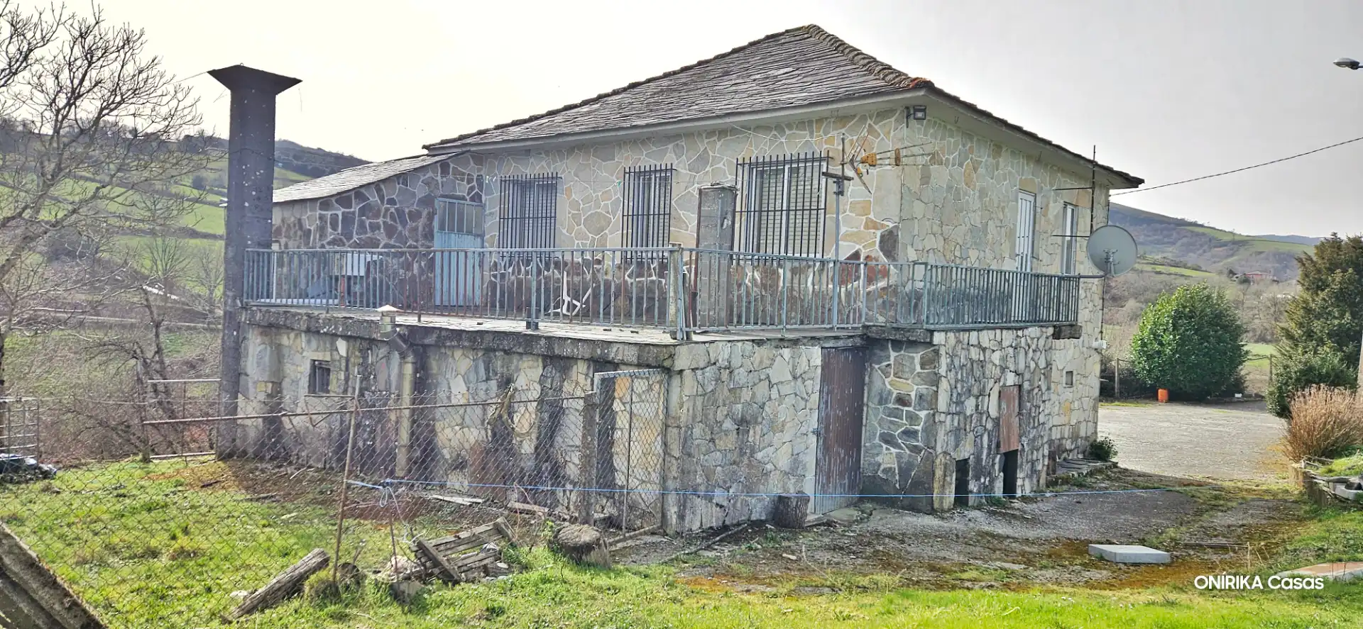 Vista exterior de Casa o xalet en venda en Triacastela amb Calefacció, Jardí privat i Parquet