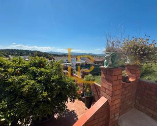 Vista exterior de Casa o xalet en venda en Rubí amb Jardí privat, Terrassa i Forn