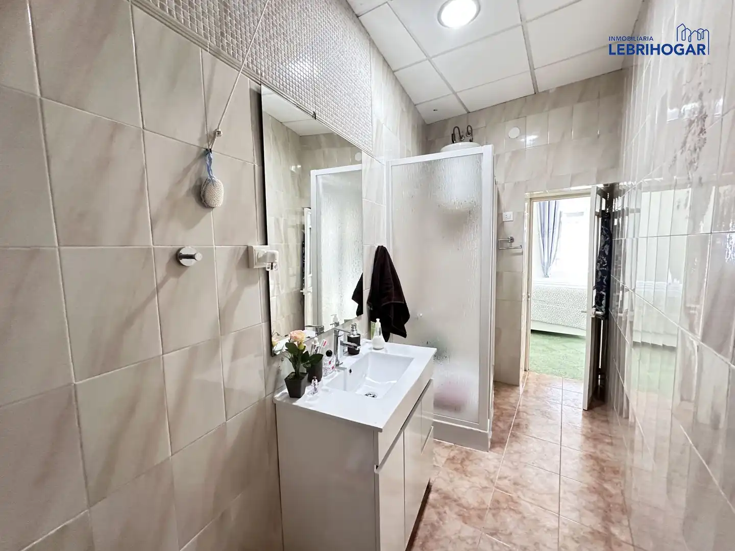 Baño de Piso en venta en Lebrija con Aire acondicionado, Calefacción y Terraza