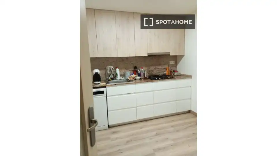 Cocina de Piso para compartir en Sabadell con Aire acondicionado, Calefacción y Amueblado