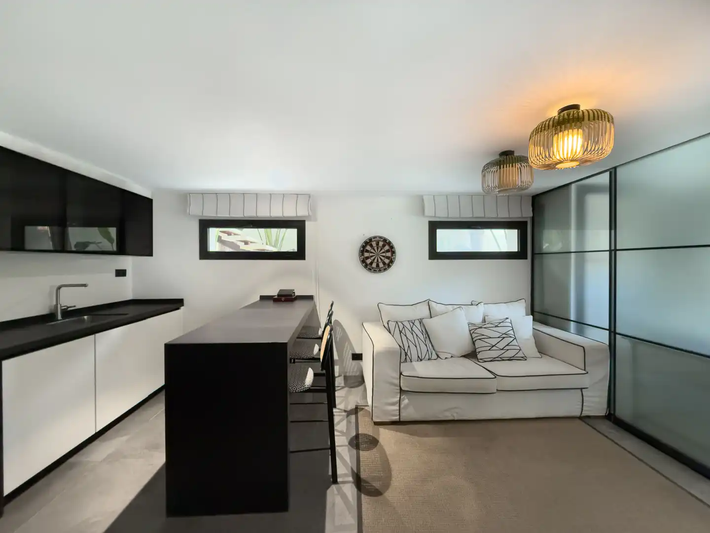 Sala d'estar de Casa o xalet en venda en Marbella amb Aire condicionat, Jardí privat i Terrassa