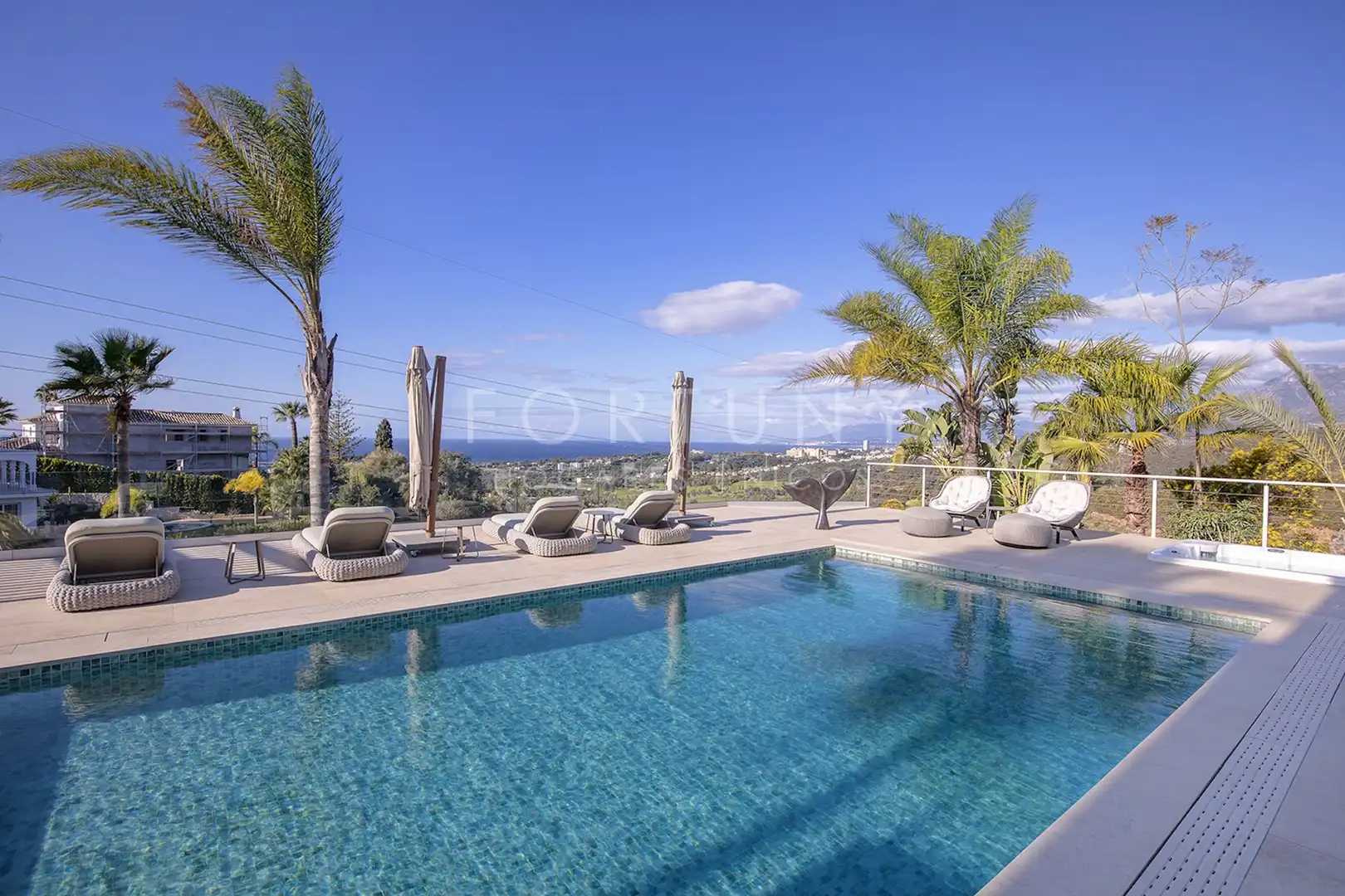Vista exterior de Casa o chalet en venta en Marbella con Aire acondicionado, Calefacción y Jardín privado