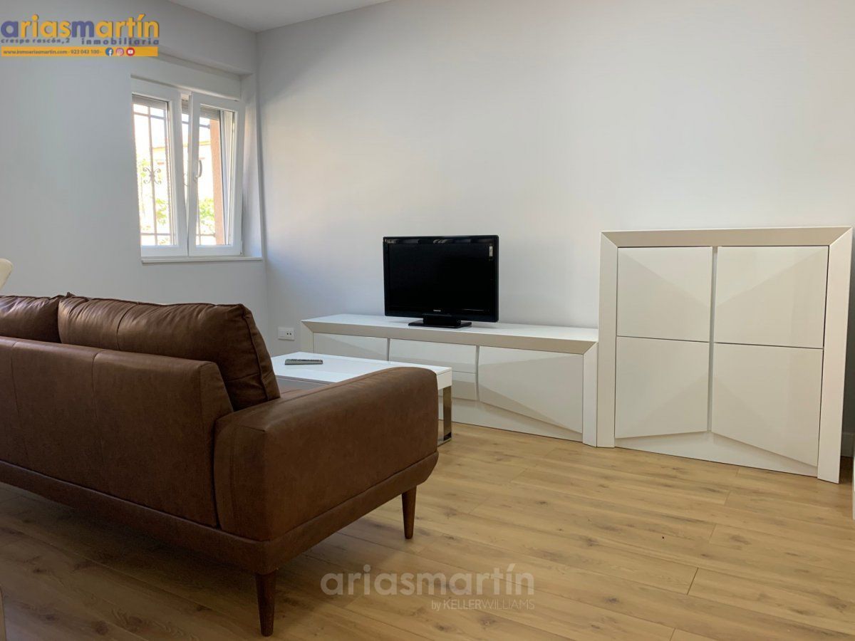 Living room of Flat for rent in Salamanca Capital  with Heating, Oven and Washing machine
